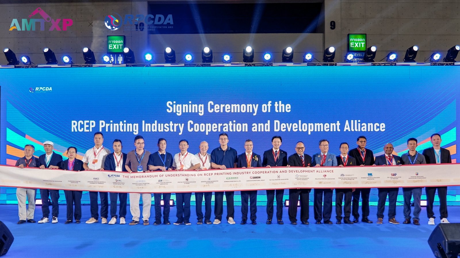 Representatives of printing industry organisations at the RPCDA signing ceremony